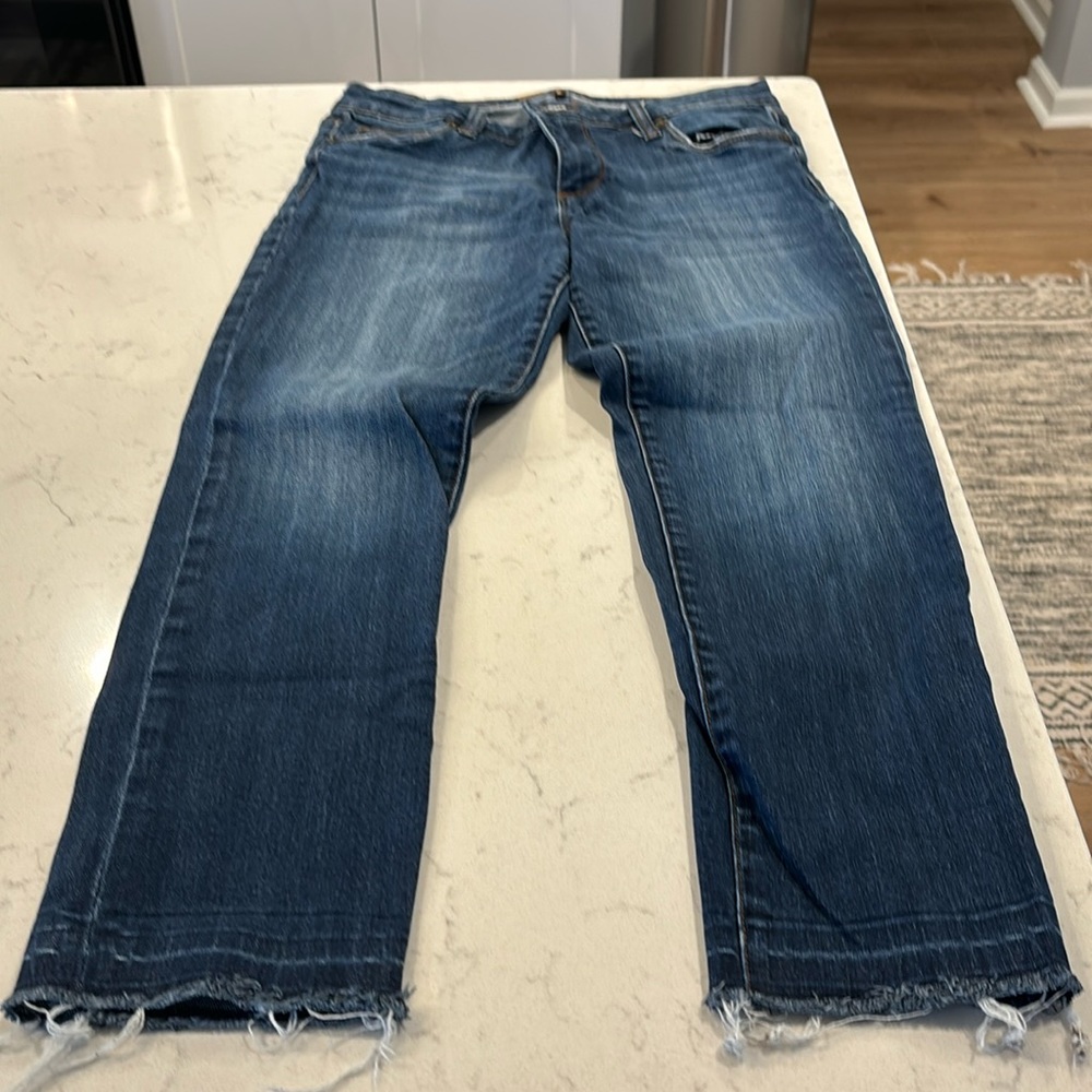 Women’s Kit from the Kloth capris
